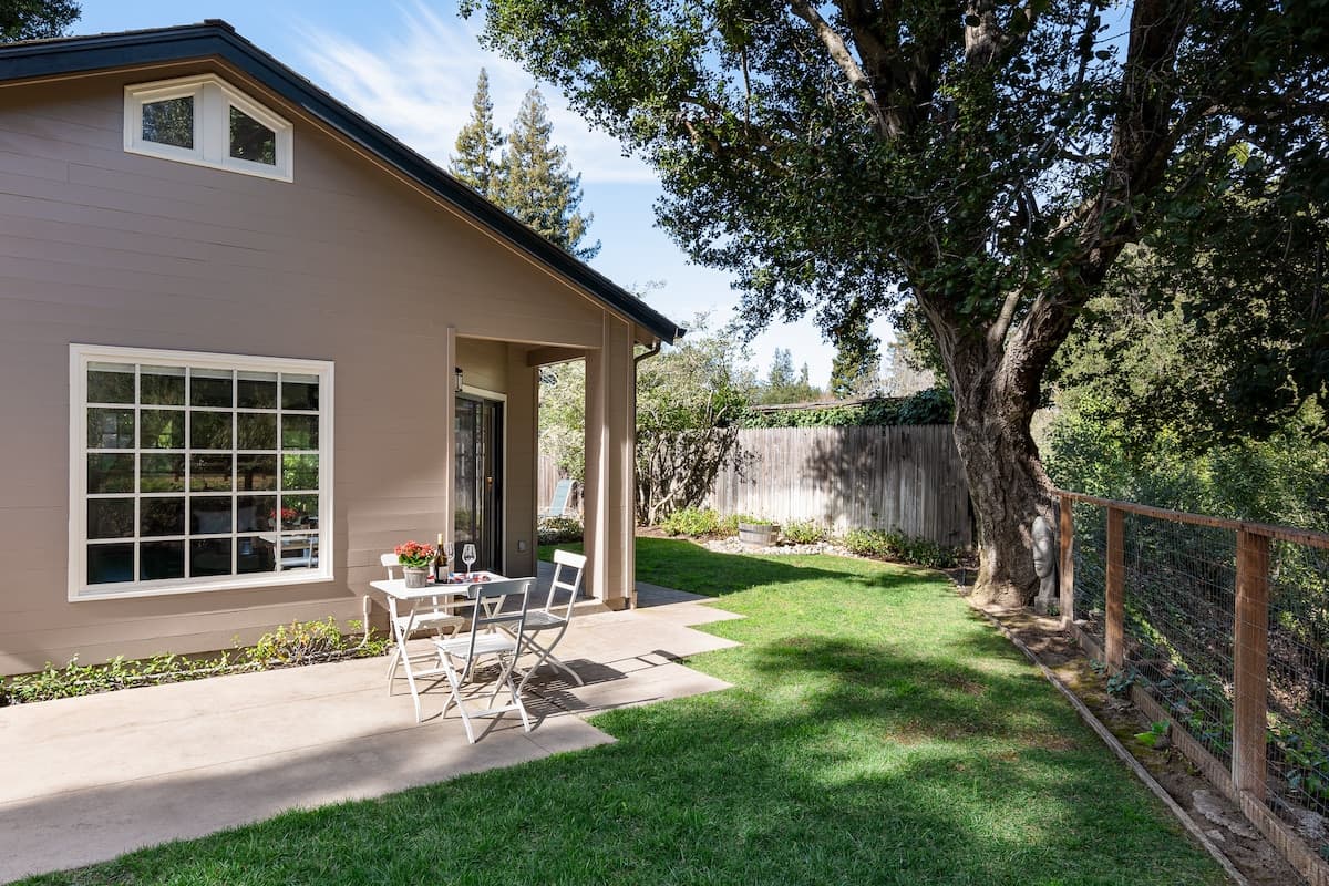 Guesthouse in Menlo Park · ★4.98 · Studio · 3 beds · 1 bath - Image 7
