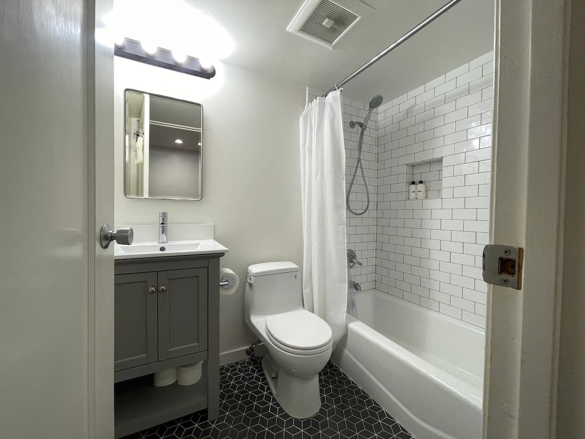 Modern Sunset Suite (+King bed) by GG Park - Photo 21