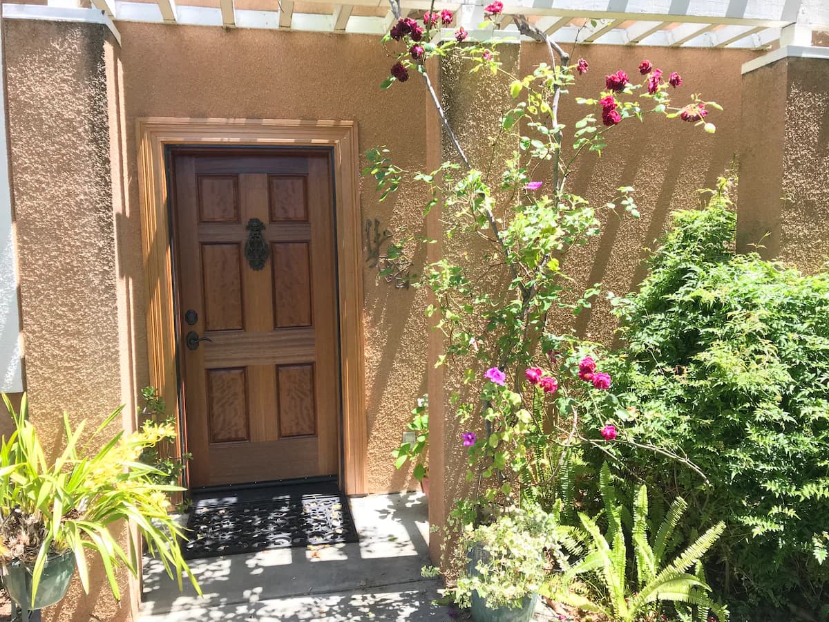 Home in Mountain View · ★4.94 · 2 bedrooms · 2 beds · 2.5 baths - Image 1