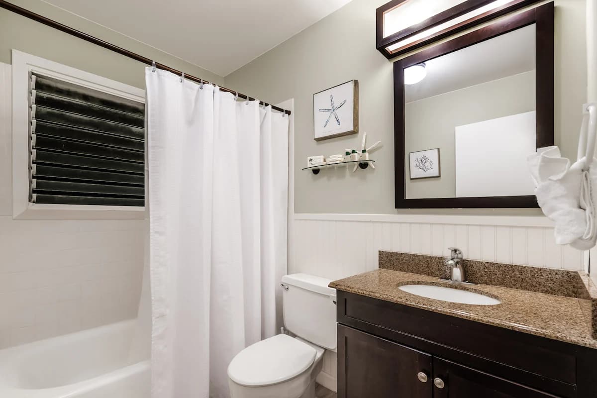 Villa in Kahuku · ★4.75 · 6 bedrooms · 8 beds · 4 private baths - Image 17