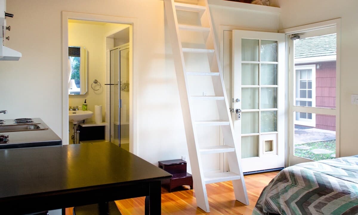 Guesthouse in Menlo Park · ★4.84 · Studio · 1 bed · 1 bath - Image 7