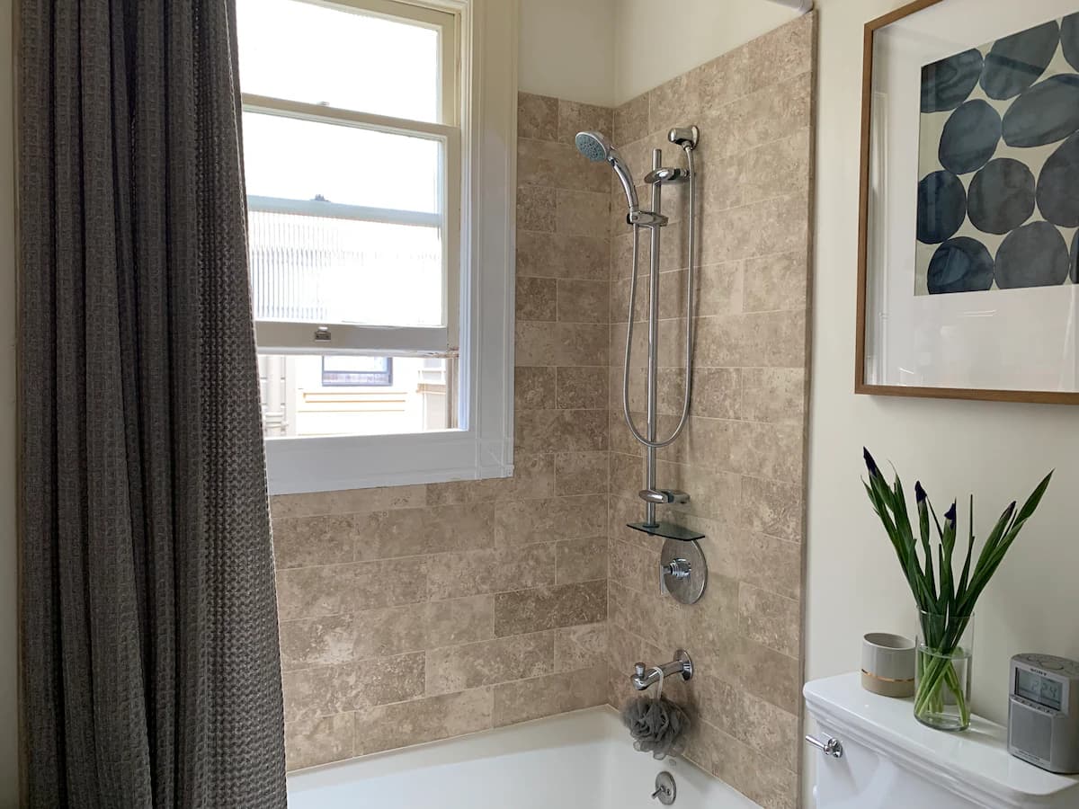 Charming Pacific Heights Condo with Parking - Photo 12