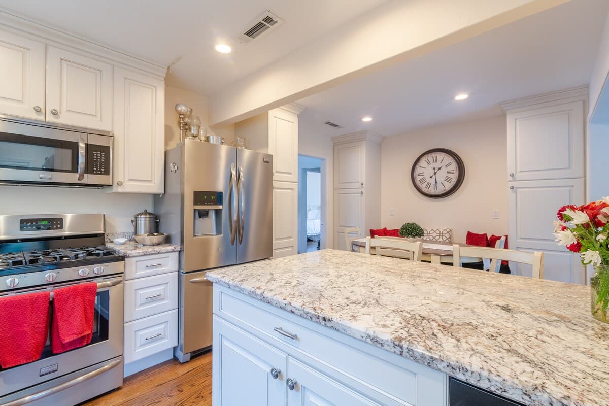 Home in Menlo Park · ★4.84 · 2 bedrooms · 3 beds · 1 bath - Image 6