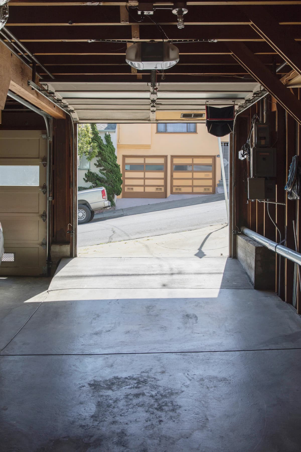 Chic, sun-drenched studio w/views and parking. - Photo 29