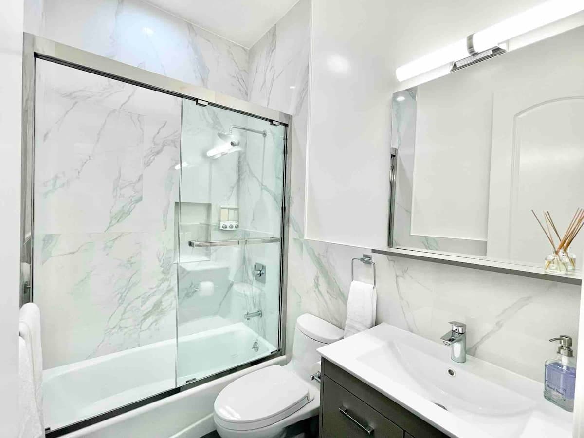 Home in San Francisco · ★4.86 · 1 bedroom · 3 beds · 2 baths - Image 23