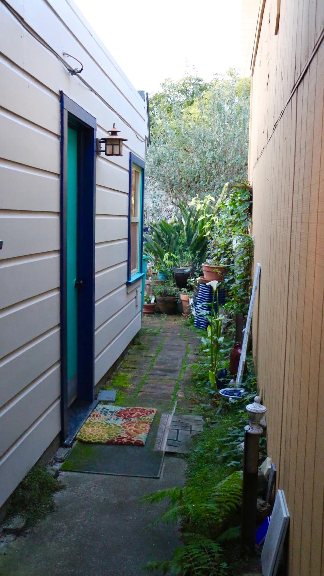 Eclectic Artistic Garden Retreat/Licensed - Photo 17