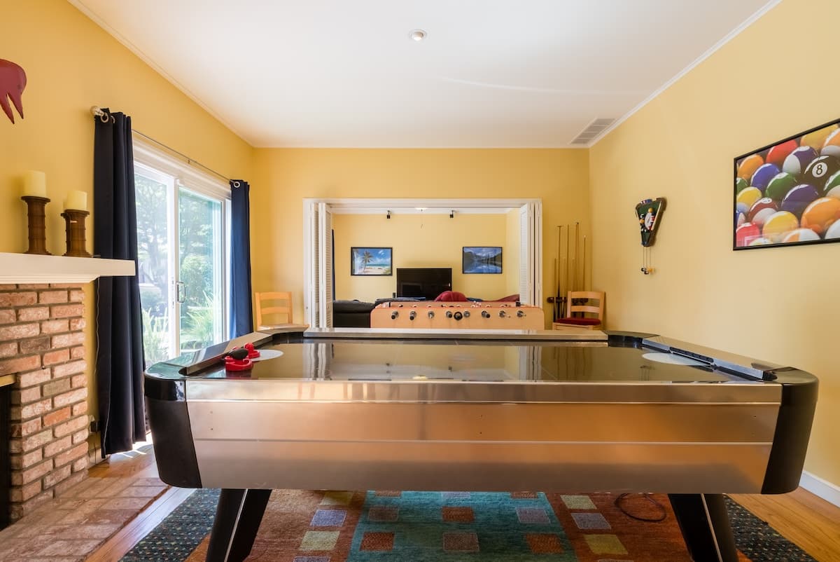 Home in Menlo Park · ★4.91 · 4 bedrooms · 5 beds · 2.5 baths - Image 5