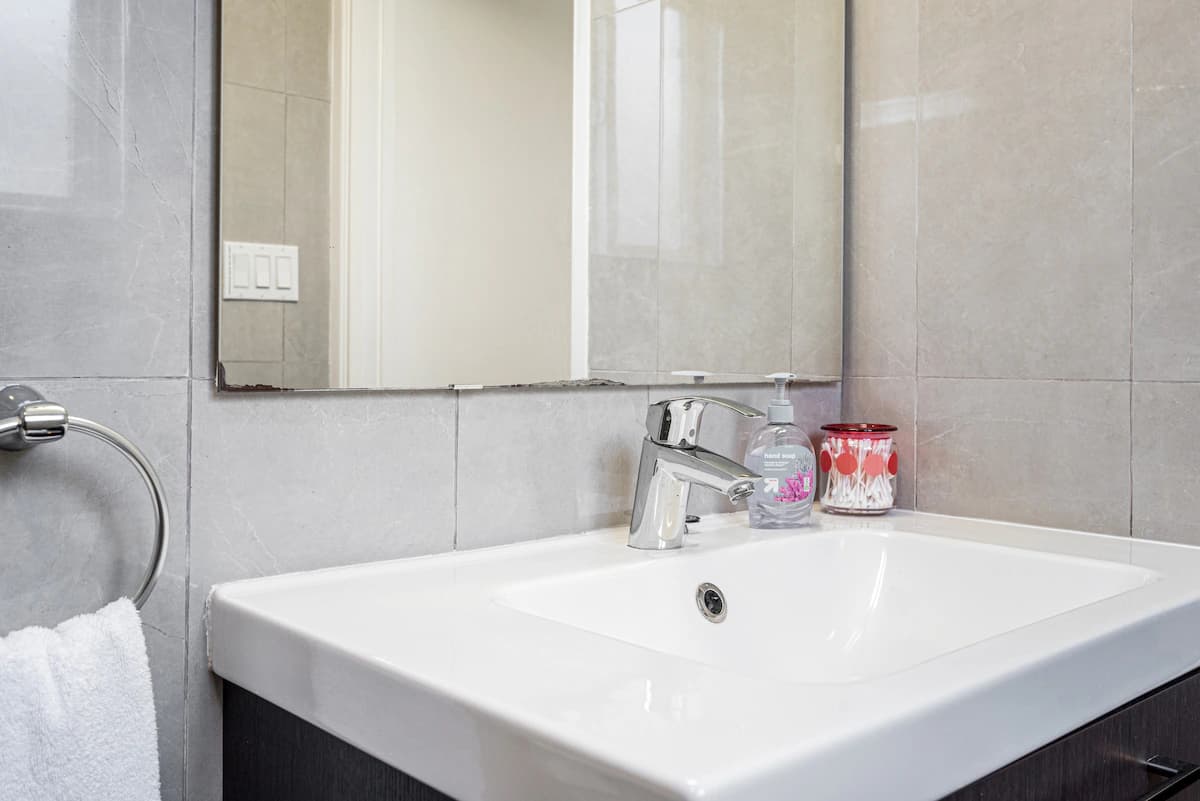 Home in Daly City · ★4.93 · 3 bedrooms · 4 beds · 2 baths - Image 37