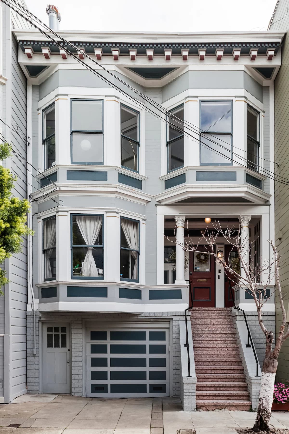 Sun-Filled Victorian Flat Near Market Street - Photo 32