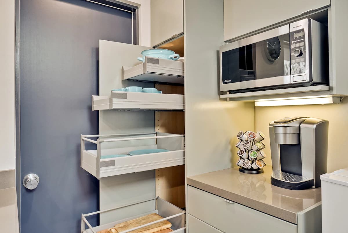 Guesthouse in Palo Alto · ★4.96 · 2 bedrooms · 3 beds · 1 bath - Image 10