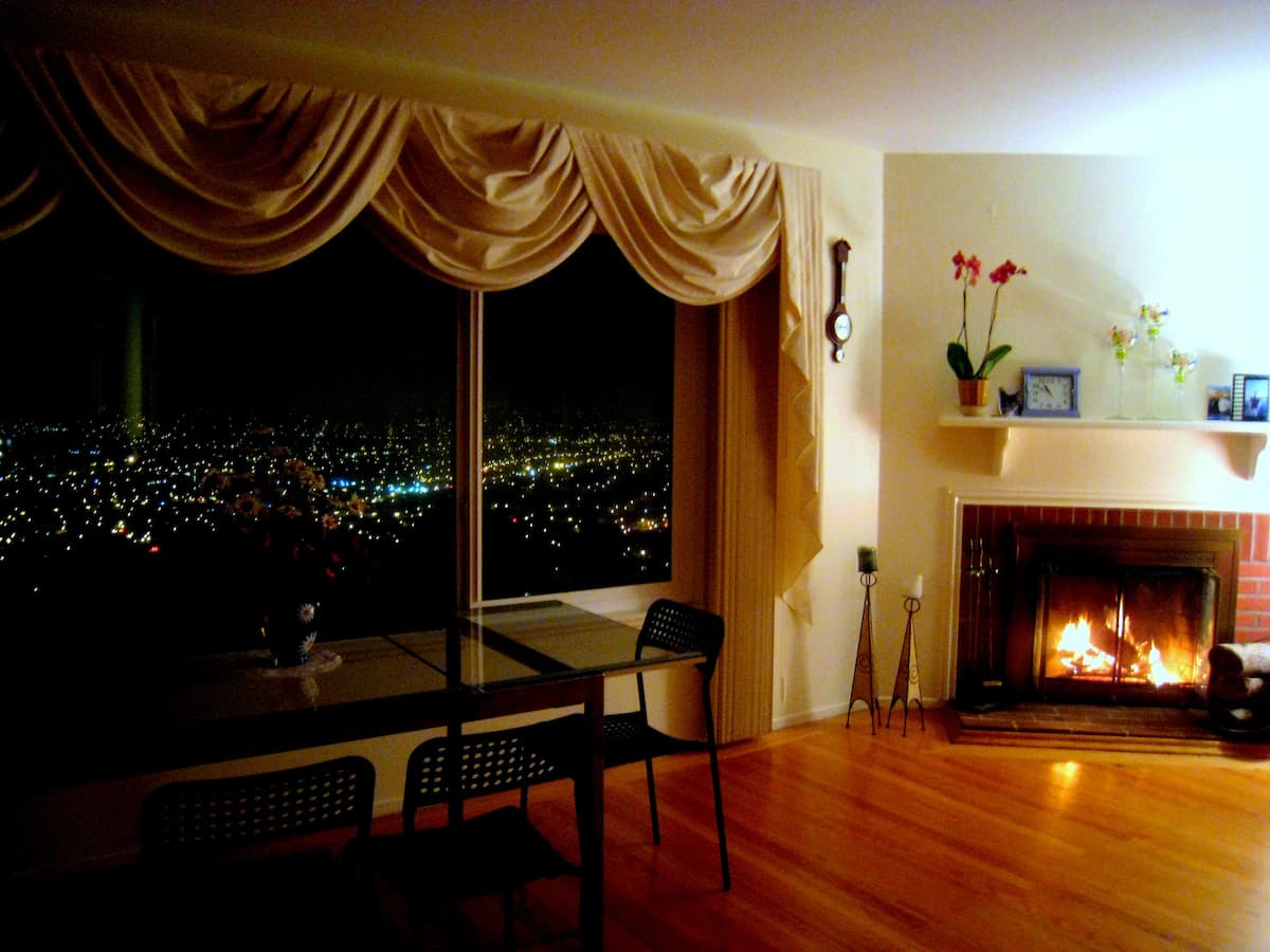 Home in Daly City · ★4.86 · 3 bedrooms · 5 beds · 2 baths - Image 6