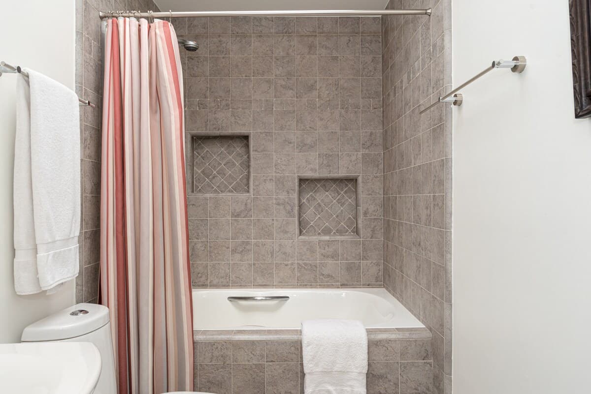 Bay & Mountain Views, Hot Tub, Shared Upper Floor - Photo 47