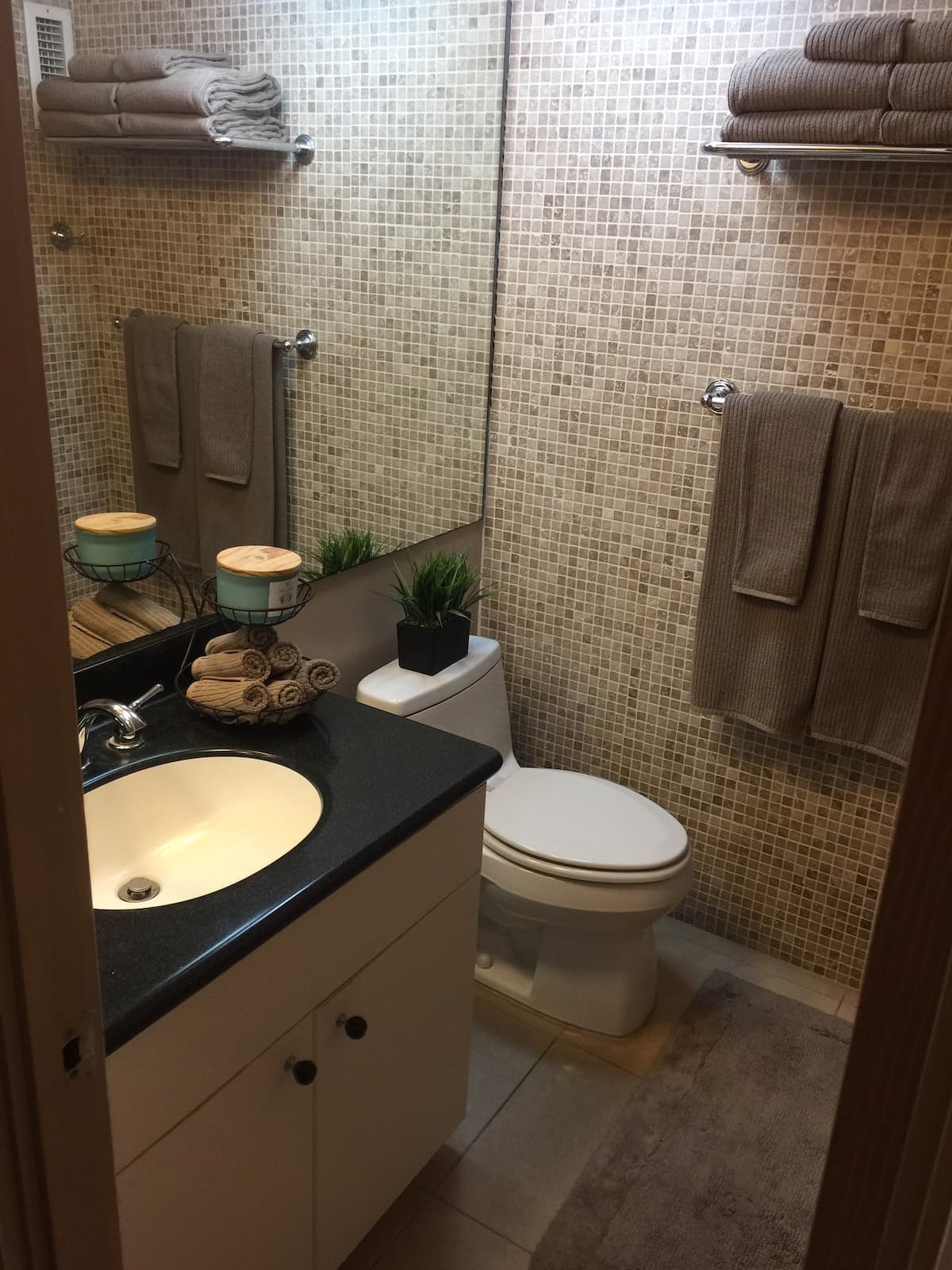 Condo in Honolulu · ★4.79 · Studio · 1 bed · 1 shared bath - Image 11