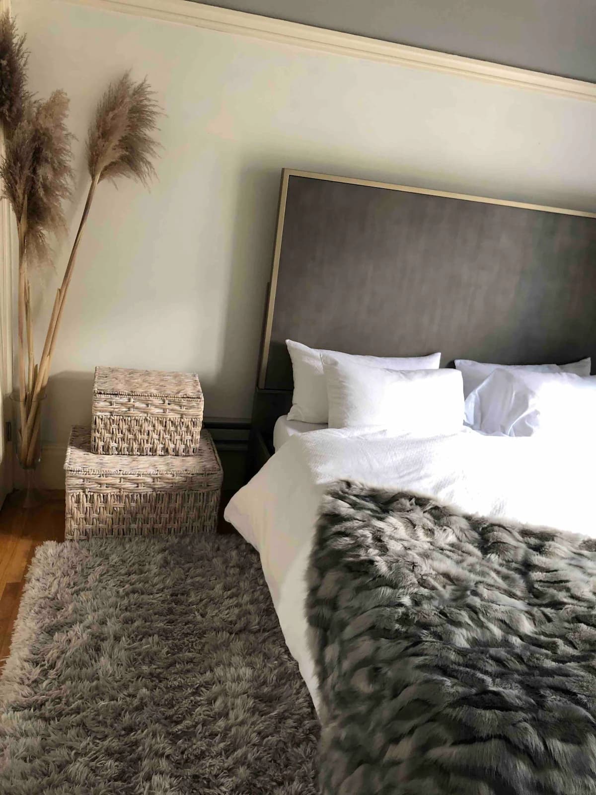 Charming Pacific Heights Condo with Parking - Photo 9