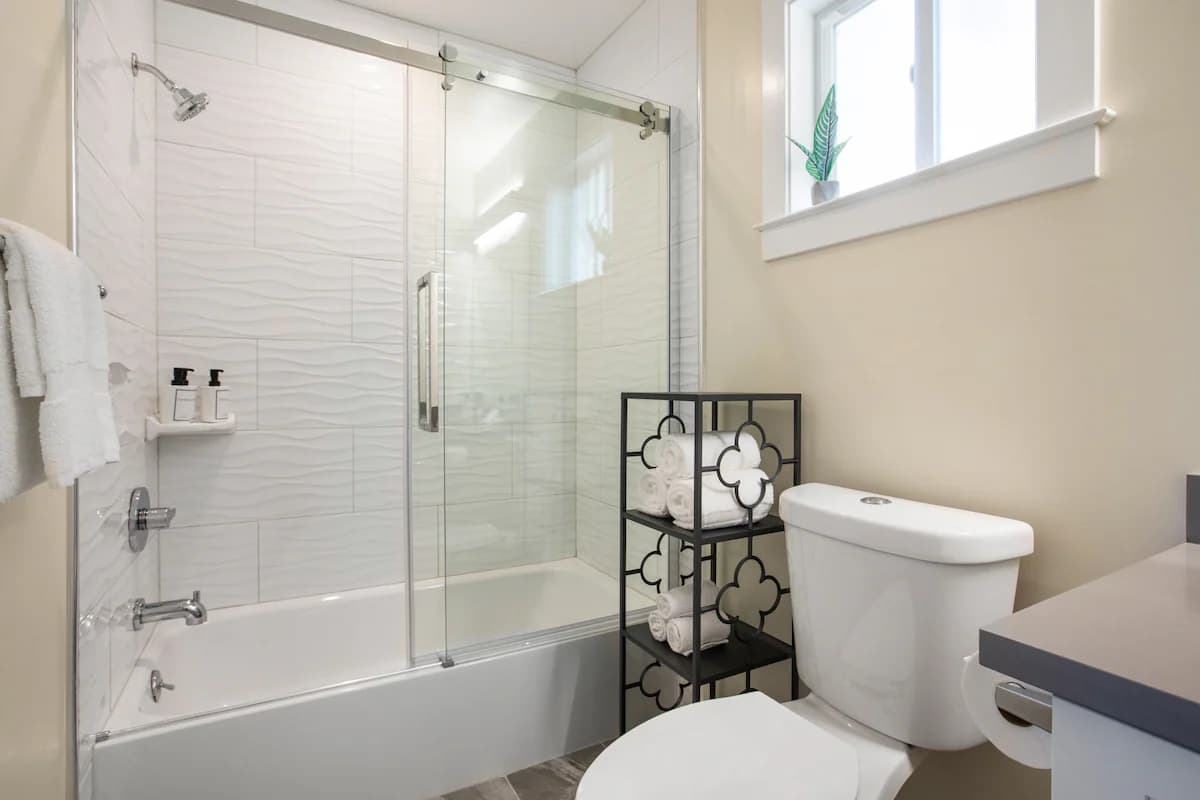 Home in Daly City · ★4.98 · 5 bedrooms · 7 beds · 5 baths - Image 32