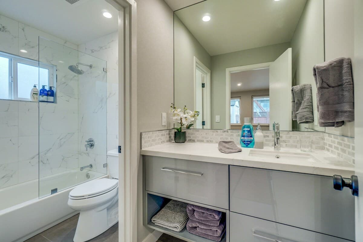 Home in Palo Alto · ★4.96 · 5 bedrooms · 7 beds · 4.5 baths - Image 34