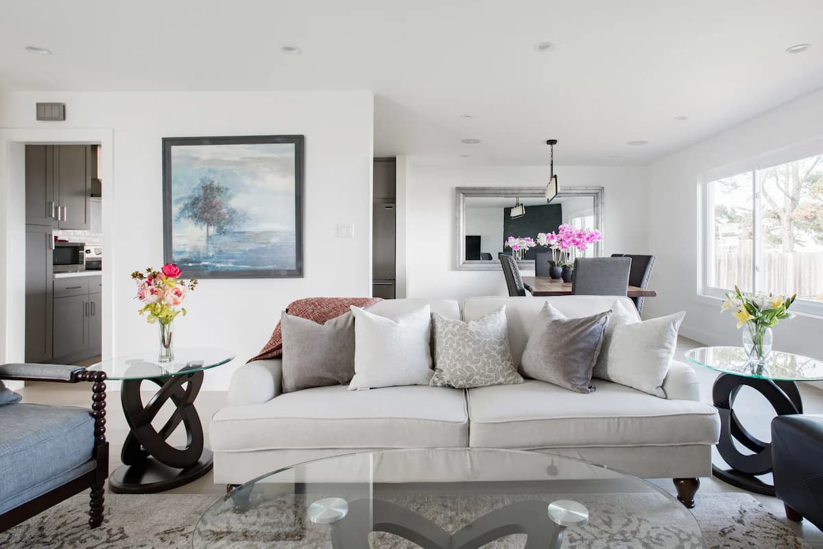 Home in Daly City · ★4.88 · 4 bedrooms · 6 beds · 2 baths - Image 3