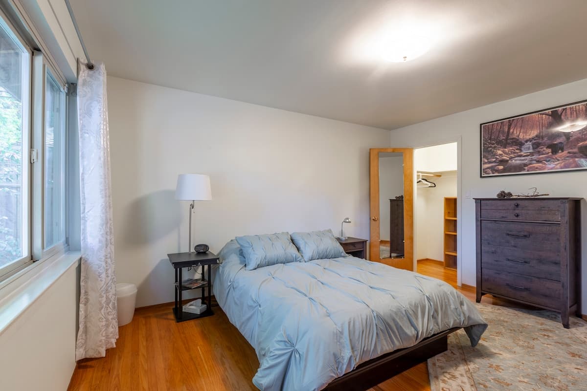 Home in Menlo Park · ★4.77 · 5 bedrooms · 6 beds · 3 baths - Image 22