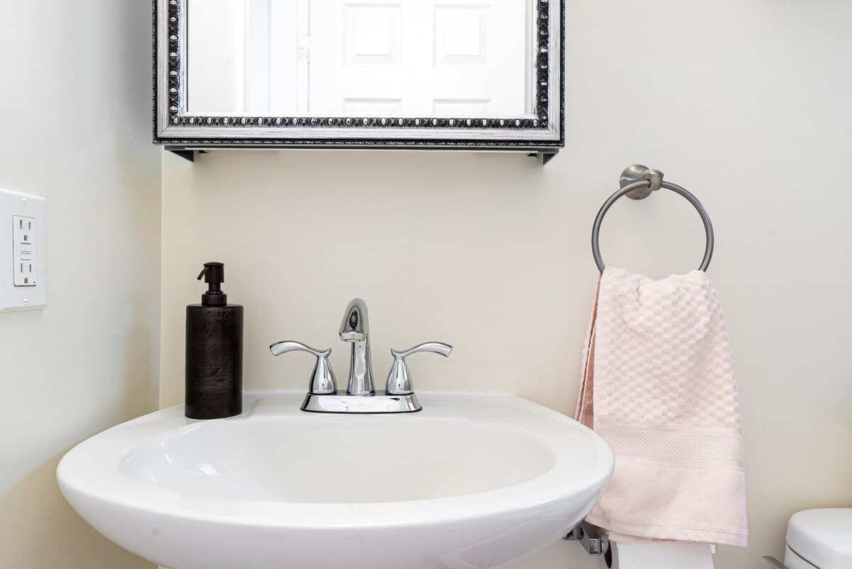 Relaxed 3B/2Ba Home with Private Parking - Photo 14