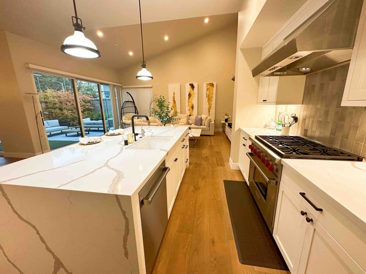 2021 Luxury Home, Private Baths, Silicon Valley - Photo 4