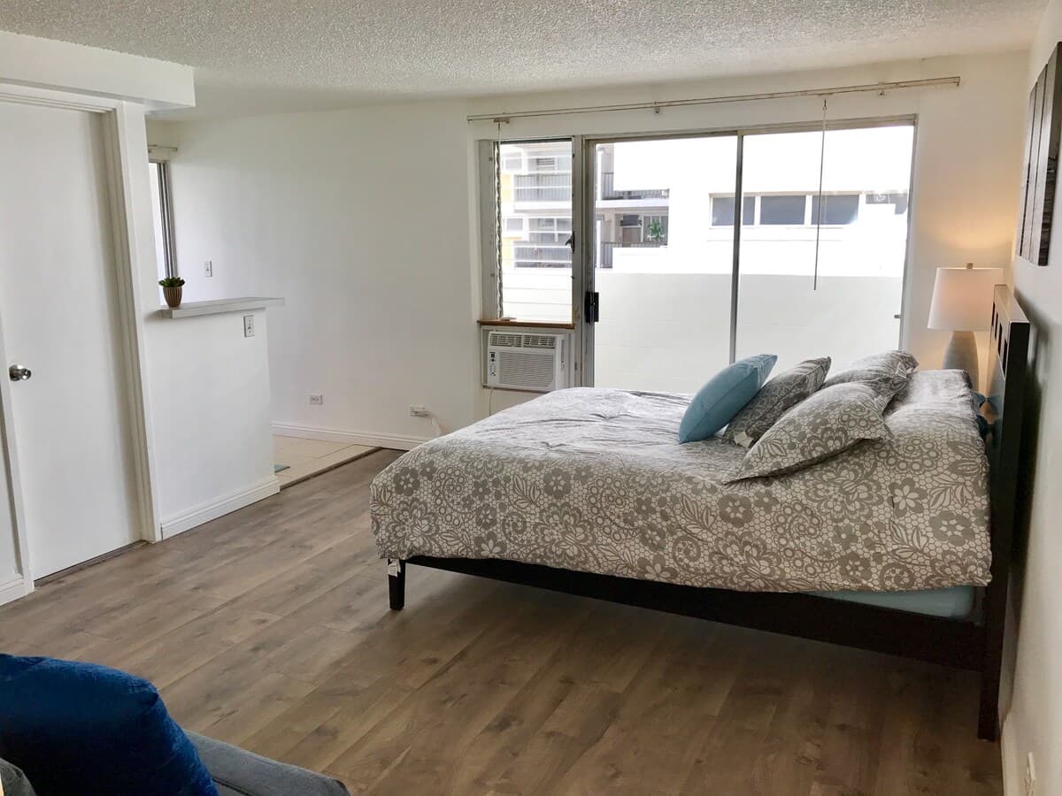 Lovely & Clean Unit | Minutes to Waikiki Beach - Image 22