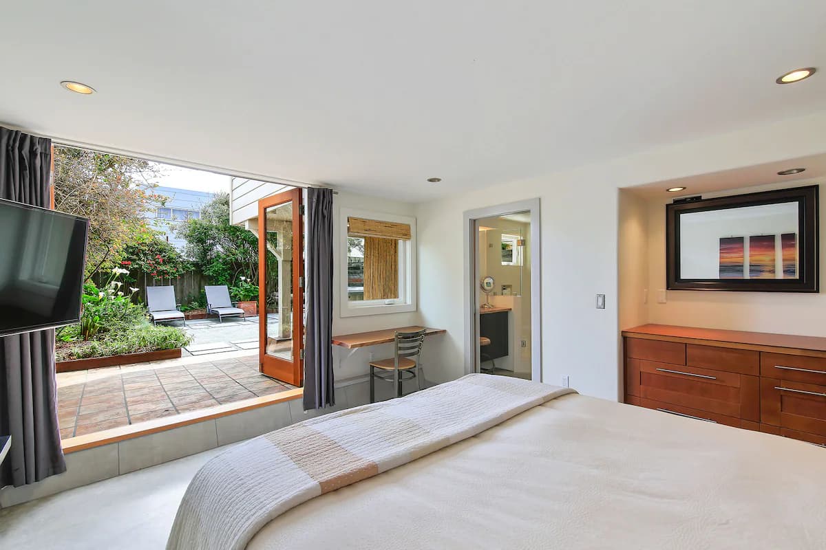 Oceanfront Beach House with Hot Tub & Bay Views - Photo 6