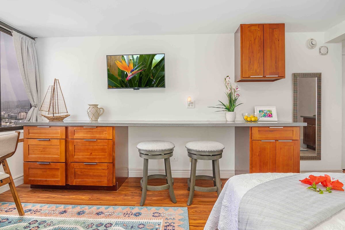 Condo in Honolulu · ★4.72 · Studio · 2 beds · 1 private bath - Image 28