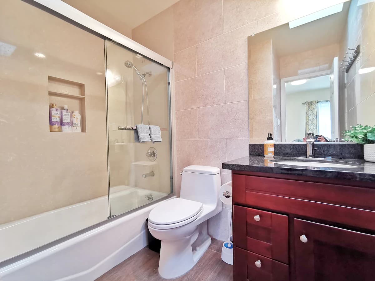 Private Upper Level, 3BR/3BA Near BART - Photo 22