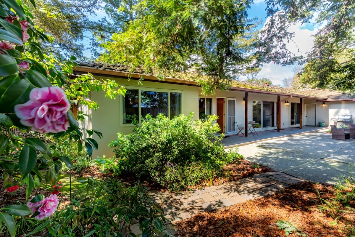 Home in Menlo Park · ★4.77 · 5 bedrooms · 6 beds · 3 baths - Image 41