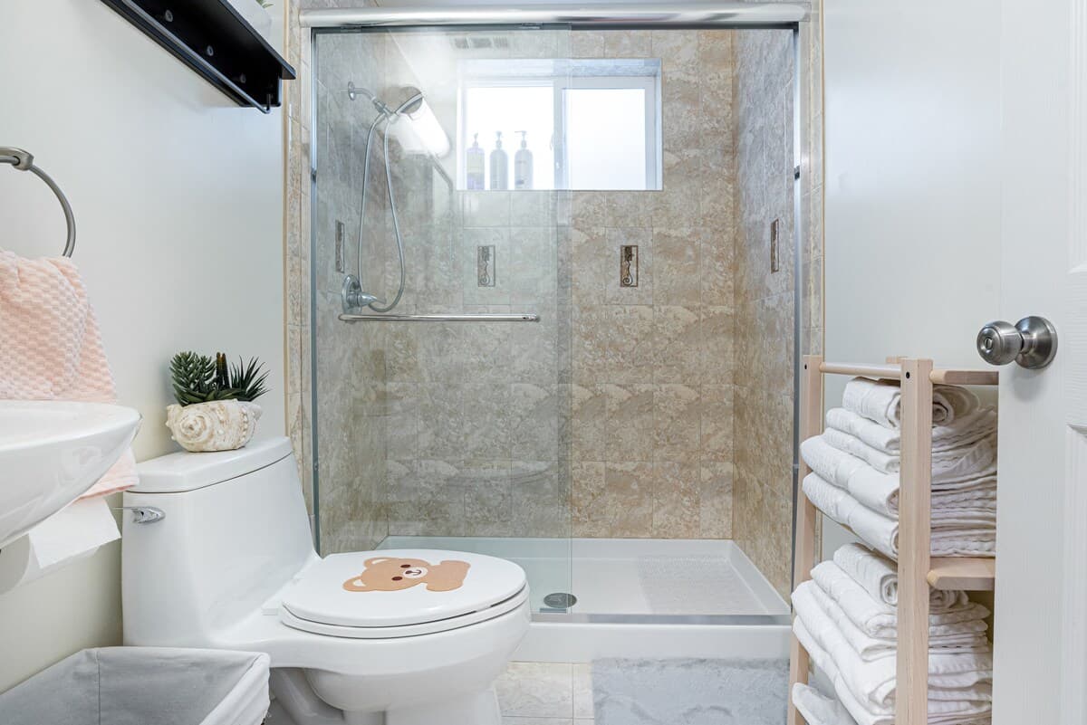 Relaxed 3B/2Ba Home with Private Parking - Photo 12