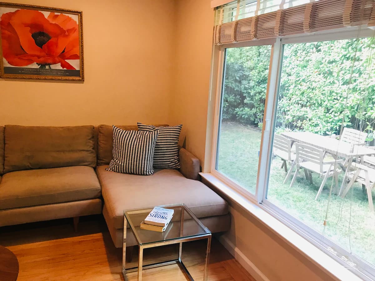 Home in Palo Alto · ★4.75 · 2 bedrooms · 4 beds · 1 bath - Image 2