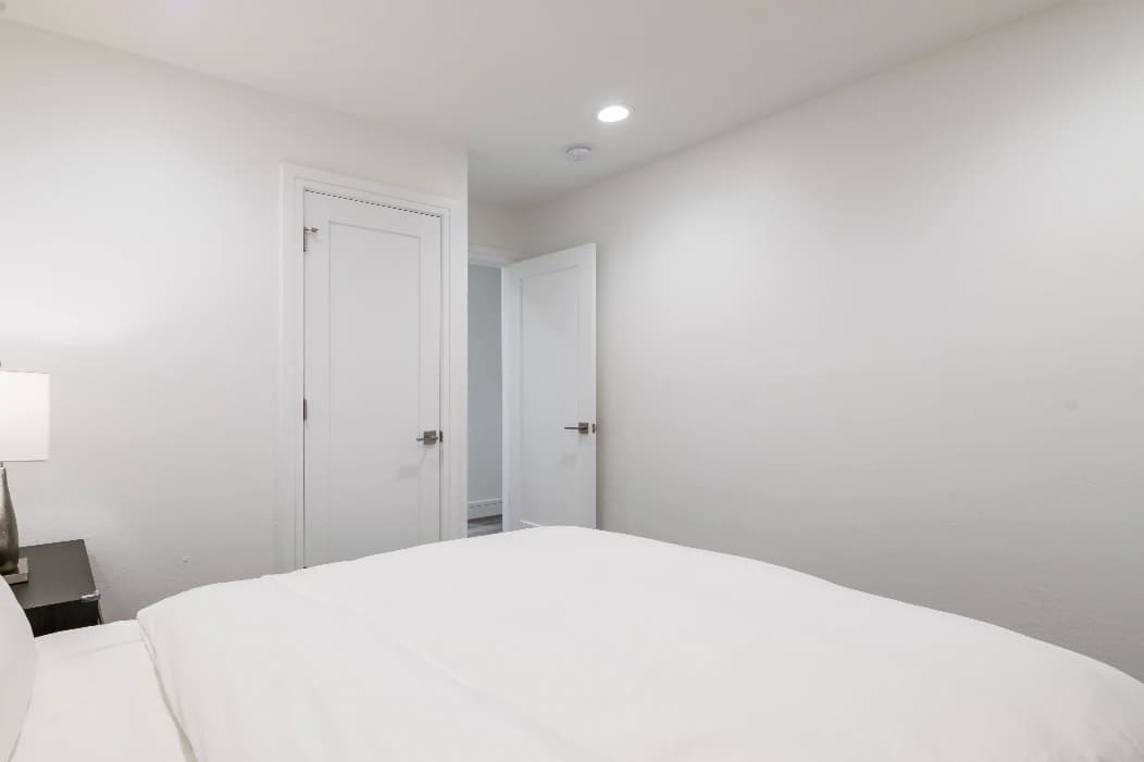Home in East Palo Alto · ★4.94 · 4 bedrooms · 4 beds · 2.5 baths - Image 32