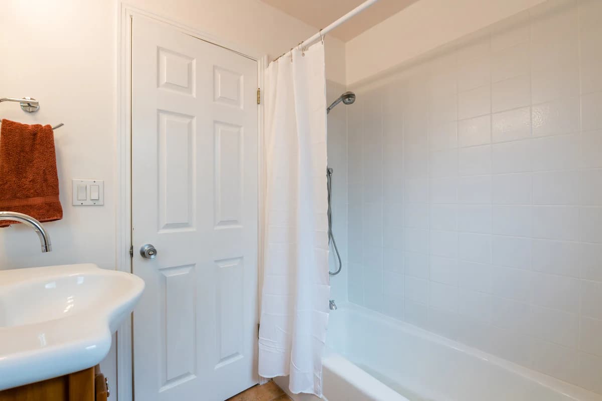 Charming guest unit in picturesque Palo Alto - Image 26