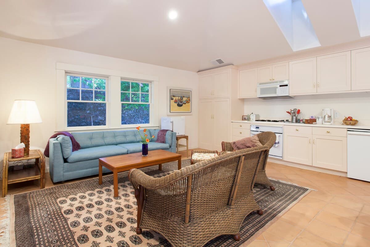 Garden Cottage with Pool Views Near Downtown - Photo 4