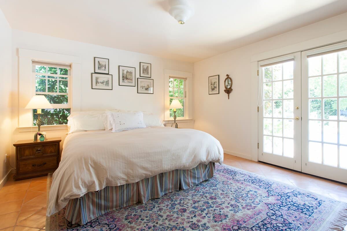 Garden Cottage with Pool Views Near Downtown - Photo 11