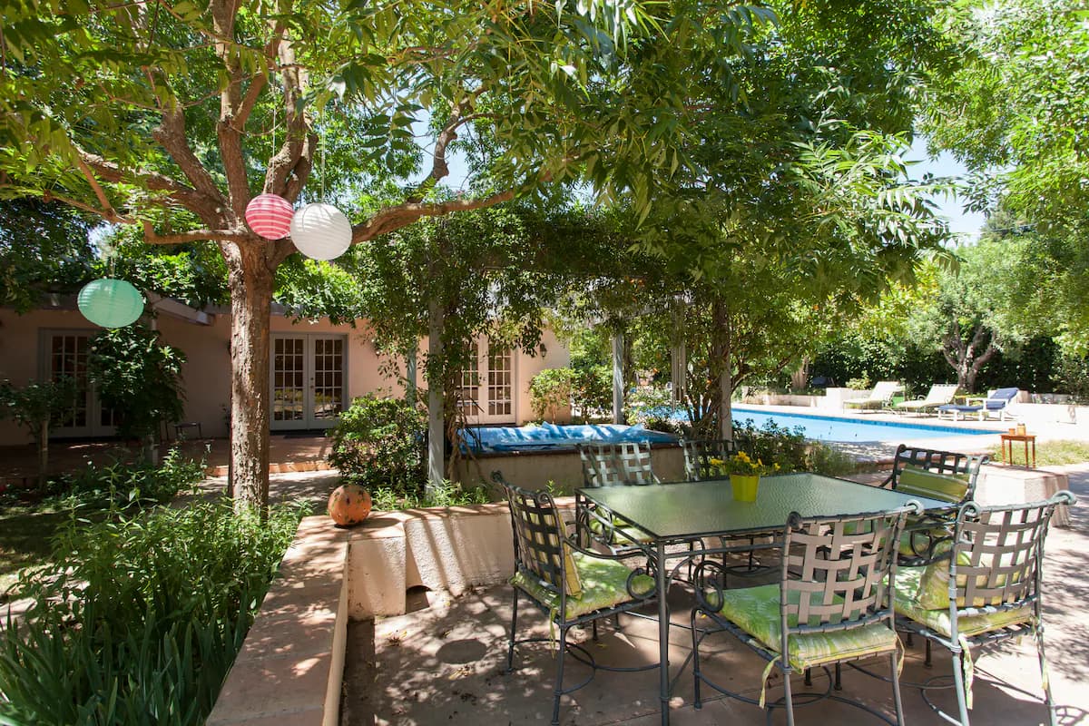 Garden Cottage with Pool Views Near Downtown - Photo 22