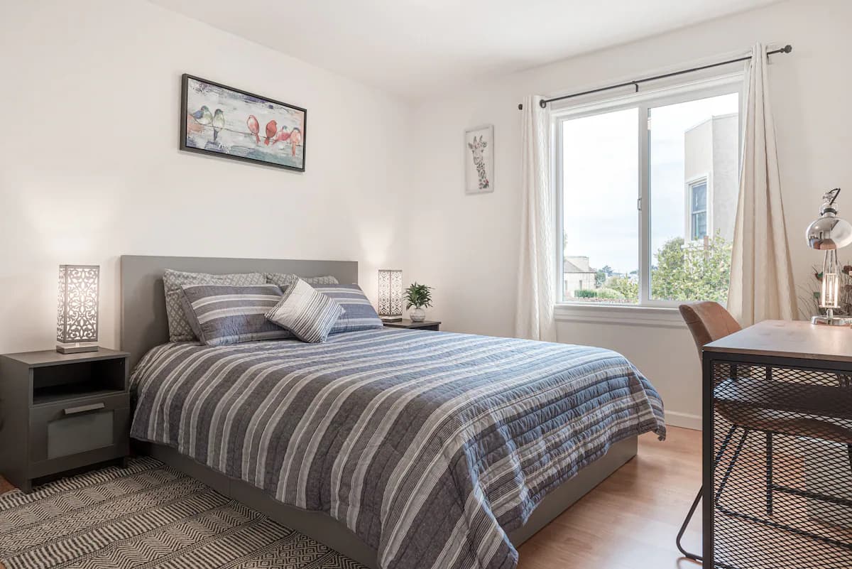 Relaxed 3B/2Ba Home with Private Parking - Photo 7