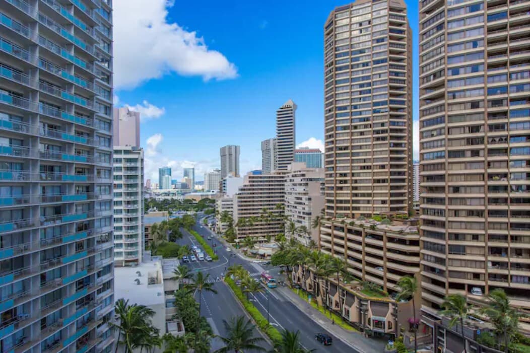Condo in Honolulu · ★4.64 · 1 bedroom · 2 beds · 1 private bath - Image 12