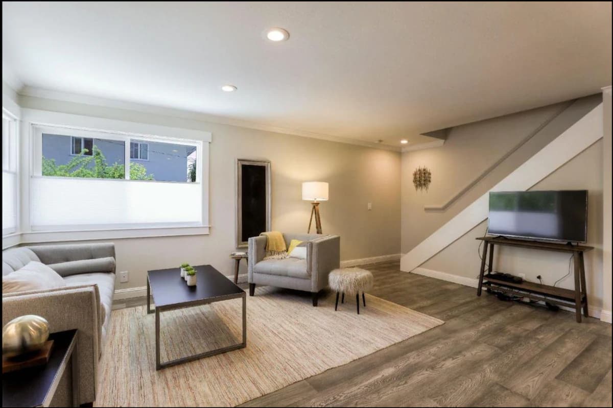 Home in Mountain View · ★4.88 · 7 bedrooms · 10 beds · 5.5 baths - Image 1