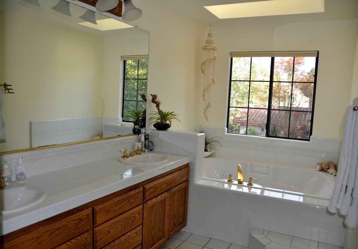 Home in Palo Alto · ★4.95 · 4 bedrooms · 4 beds · 3 baths - Image 17