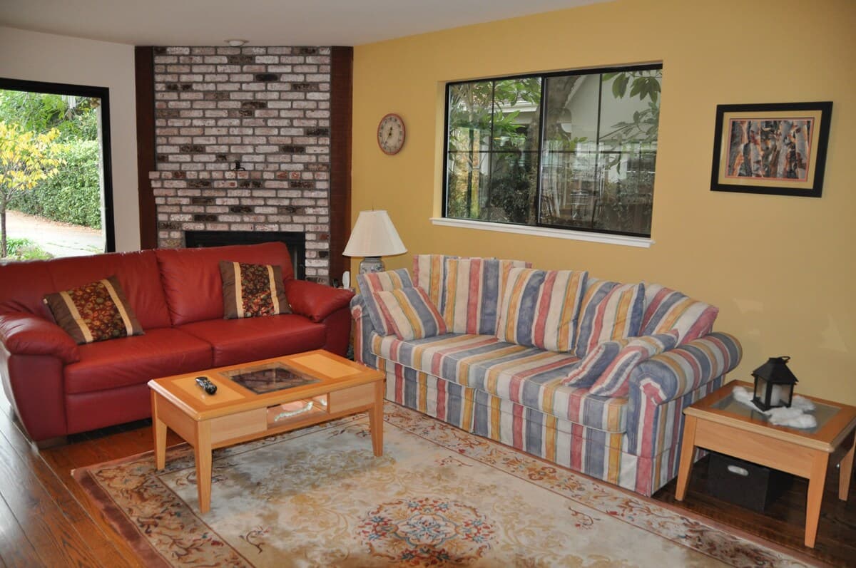 Home in Palo Alto · ★4.95 · 4 bedrooms · 4 beds · 3 baths - Image 4