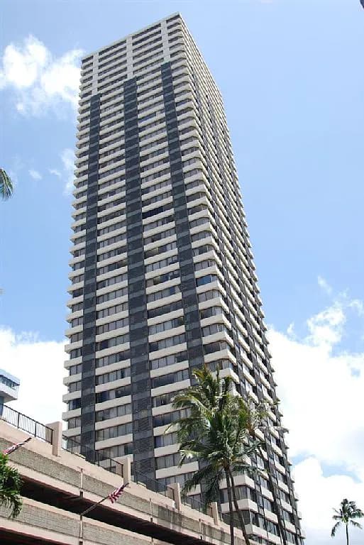 Condo in Honolulu · ★4.65 · Studio · 1 bed · 1 shared bath - Image 13
