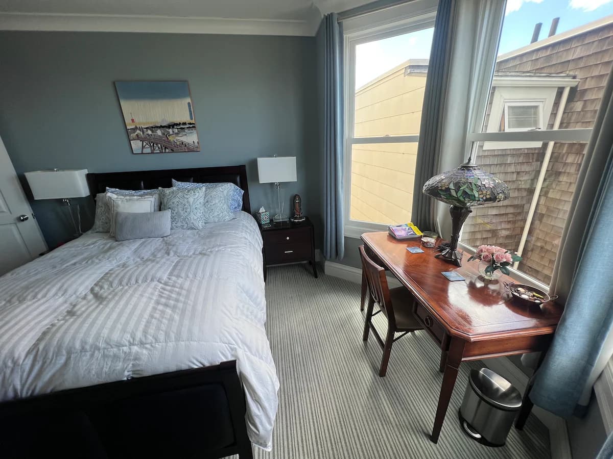 Private 2BR with 1000ft² Rooftop & 360 Views - Photo 19