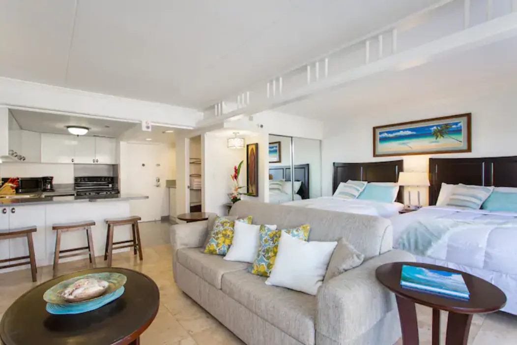 Condo in Honolulu · ★4.64 · 1 bedroom · 2 beds · 1 private bath - Image 6