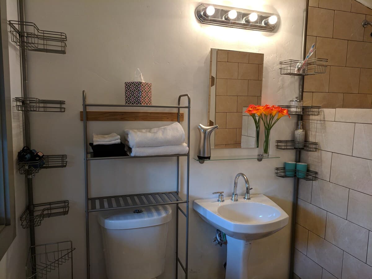 Guesthouse in Redwood City · ★4.84 · 1 bedroom · 1 bed · 1 bath - Image 11