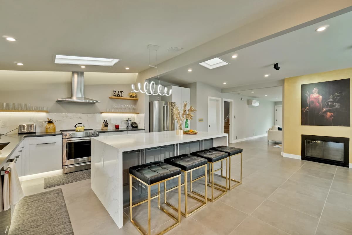 Home in Palo Alto · ★4.96 · 5 bedrooms · 7 beds · 4.5 baths - Image 1
