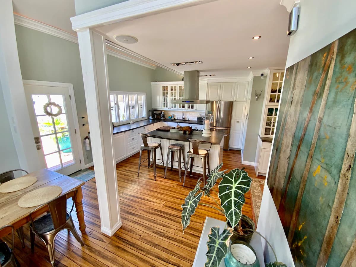 Home in Menlo Park · ★4.9 · 4 bedrooms · 7 beds · 2.5 baths - Image 9
