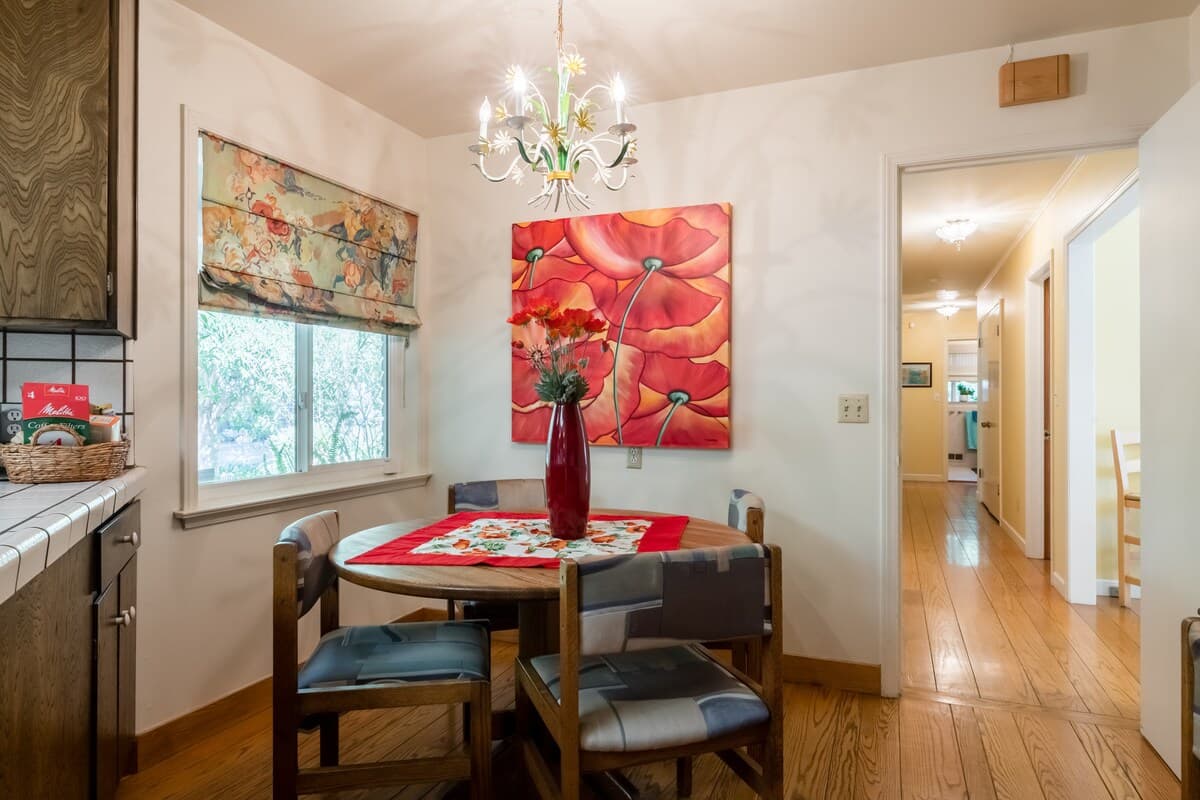 Home in Menlo Park · ★4.91 · 4 bedrooms · 5 beds · 2.5 baths - Image 12