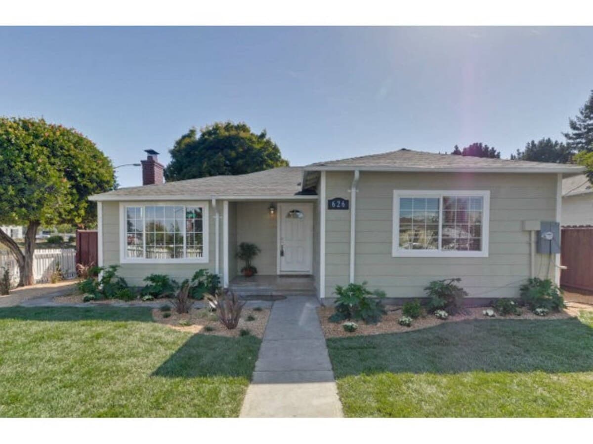 Home in Redwood City · ★4.8 · 3 bedrooms · 4 beds · 2 baths - Image 16