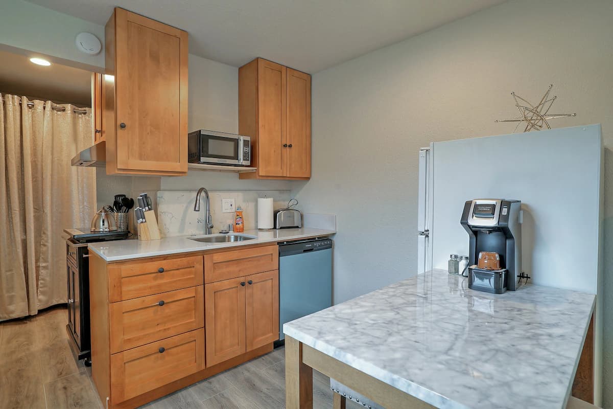 Guesthouse in Mountain View · ★4.69 · 1 bedroom · 1 bed · 1 bath - Image 3